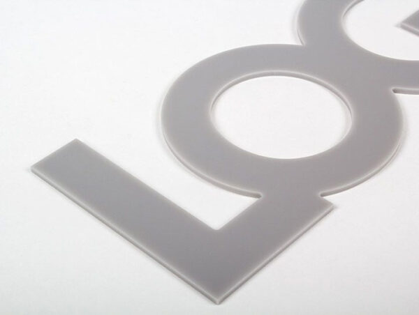 Lettre et logo en plexiglass 3mm