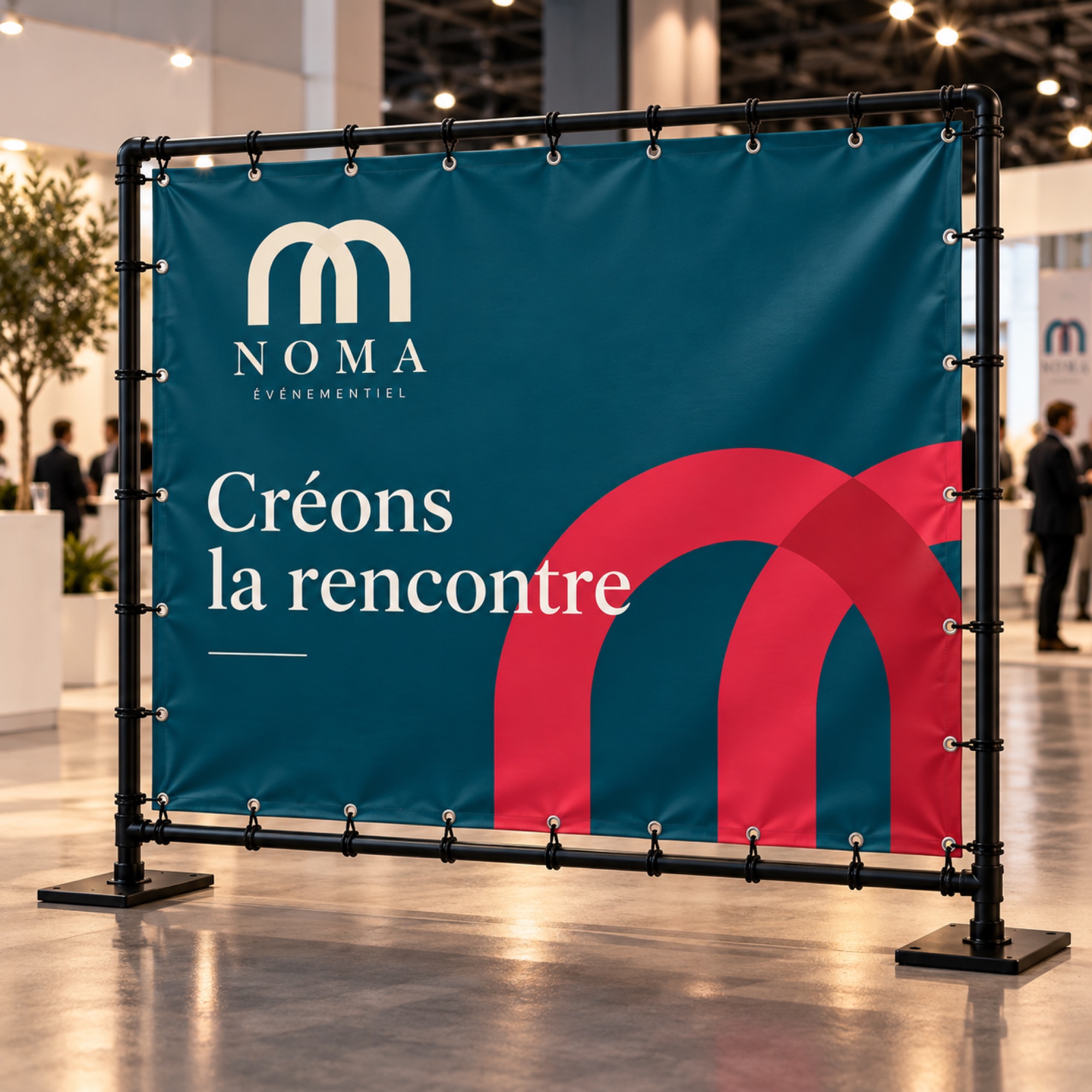 Banderole publicitaire personnalisée tendue sur un cadre par des tendeurs, sur un stand de salon